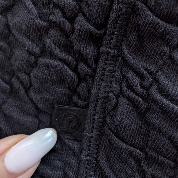 Lululemon Rippled V-Neck Pullover Women's 2 Black - Picture 6 of 9